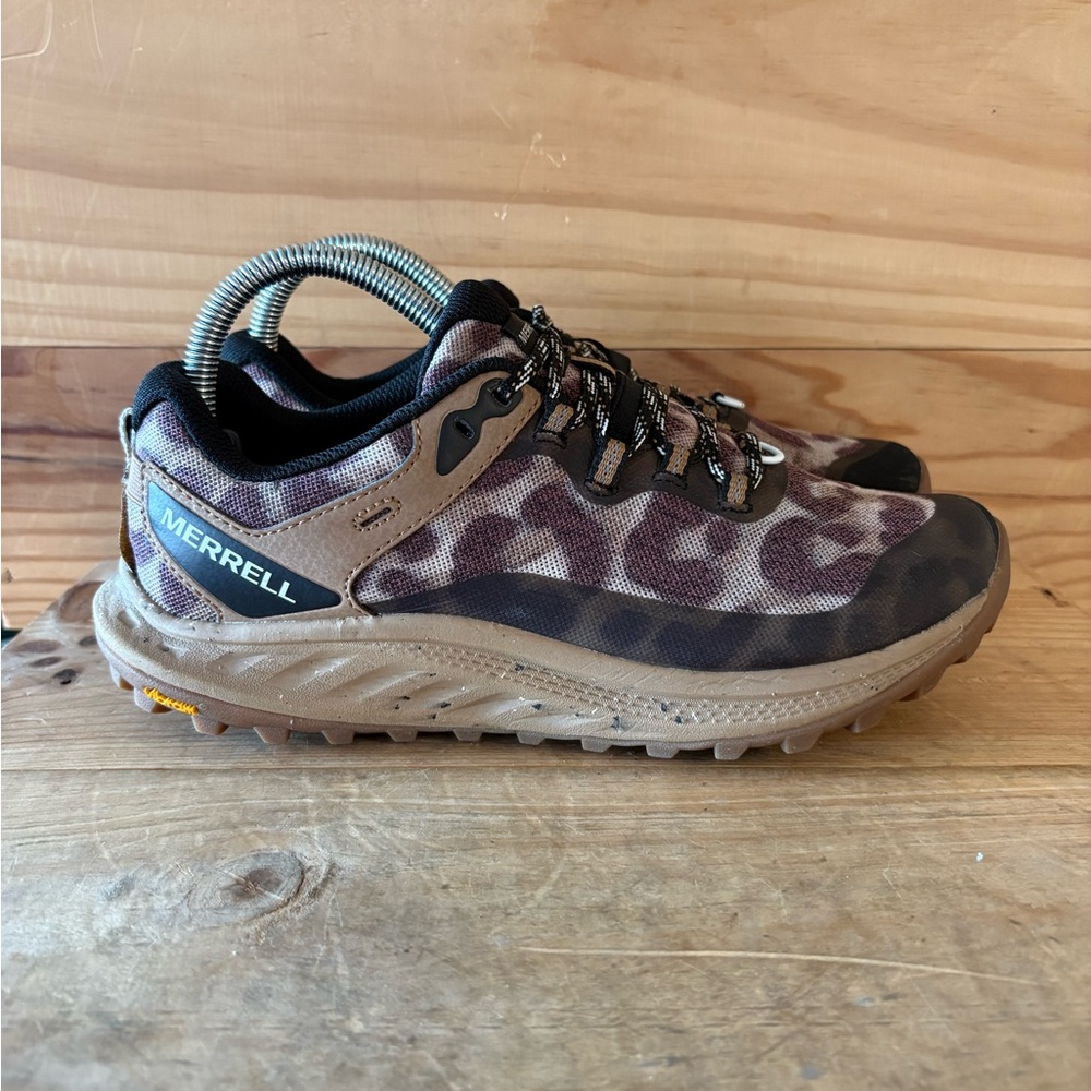 Merrell Womens Antora 3 Trail Running Shoe Size 7 Tan Brown Leopard‎ Sneaker EUC - Picture 3 of 14